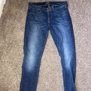 Womens guess jeans size 28 rg in great condition.